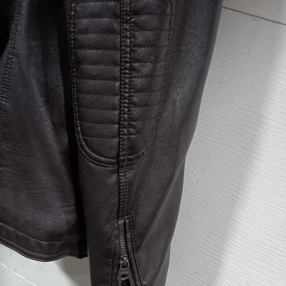 Levi Jacket - Picture 6 of 6